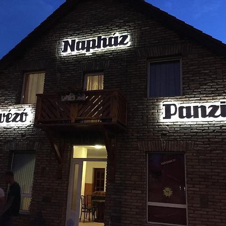 Naphaz Panzio Bed & Breakfast Tiszafured Luaran gambar