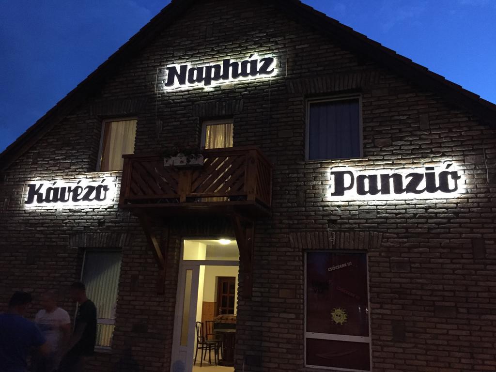 Naphaz Panzio Bed & Breakfast Tiszafured Luaran gambar